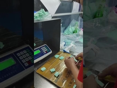 Quá trình sản xuất của nhà máy tùy chỉnh mùa hè tái sử dụng đồ chơi bóng đá nước silicone